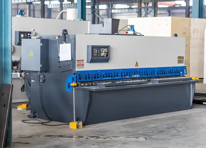 QC12K Máquina de cizalla de viga oscilante