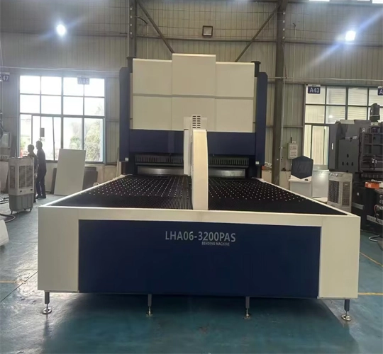 ¿Cuáles son las ventajas de usar una máquina dobladora para el procesamiento de chapa metálica?