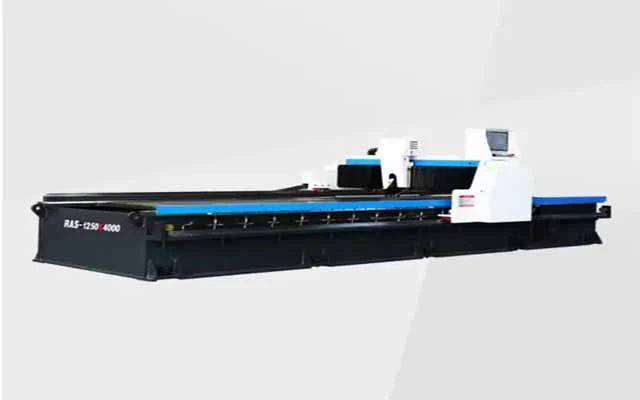 ¿Por qué la máquina de ranurado en V está haciendo ruidos inusuales?