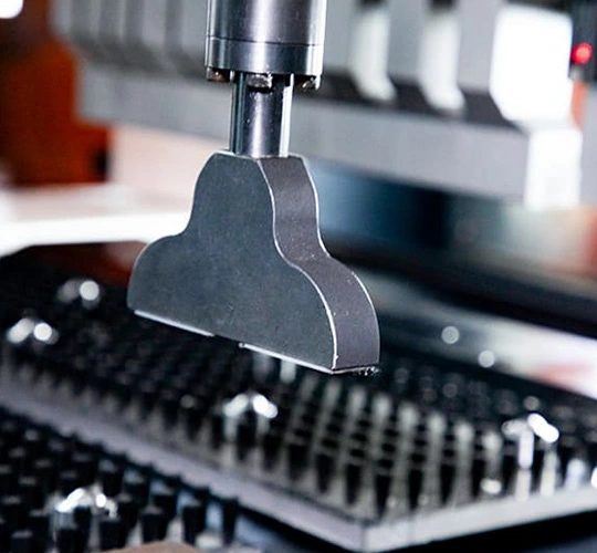 En comparación con los métodos de procesamiento tradicionales: las ventajas de los centros de flexión flexibles multilaterales